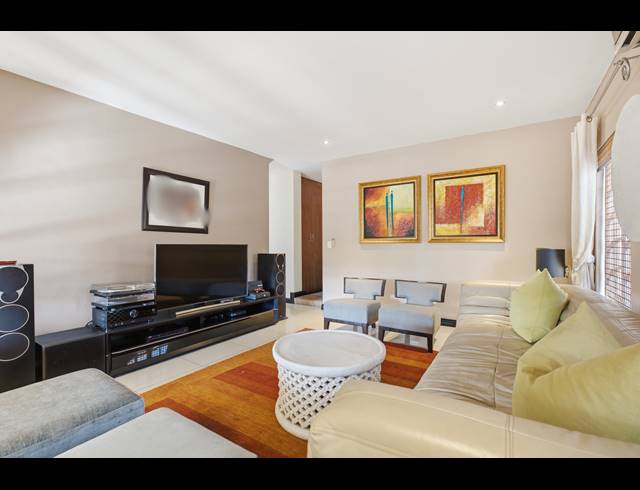 4 BEDROOM HOUSE FOR SALE IN LONEHILL